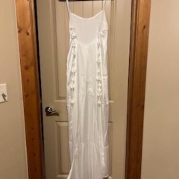 Meshki Elenora rose gown in white, size small - Picture 4 of 6